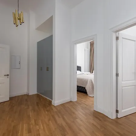 Art Noveau Old Town Apartment *
