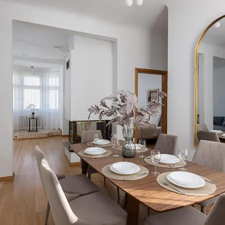 Art Noveau Old Town Apartment