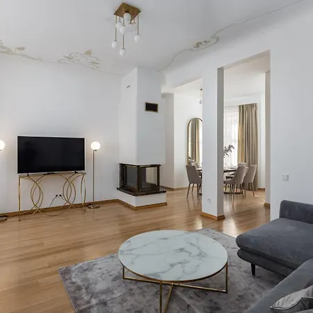 Art Noveau Old Town Apartment *
