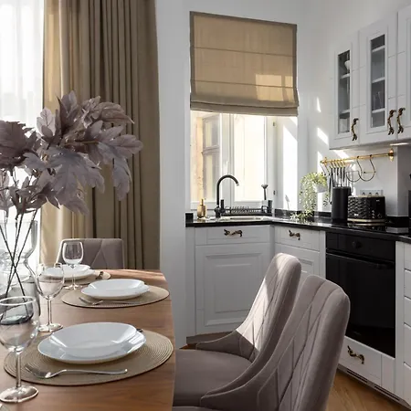 Art Noveau Old Town Apartment *