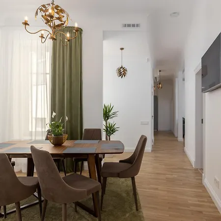 Art Noveau Old Town Apartment *